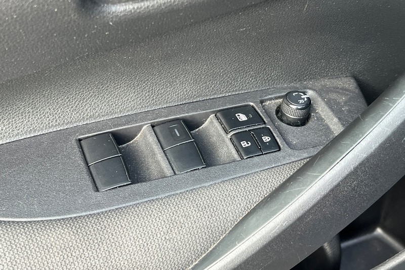 Toyota Corolla Vehicle Full-screen Gallery Image 12