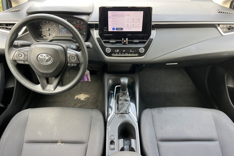 Toyota Corolla Vehicle Full-screen Gallery Image 15