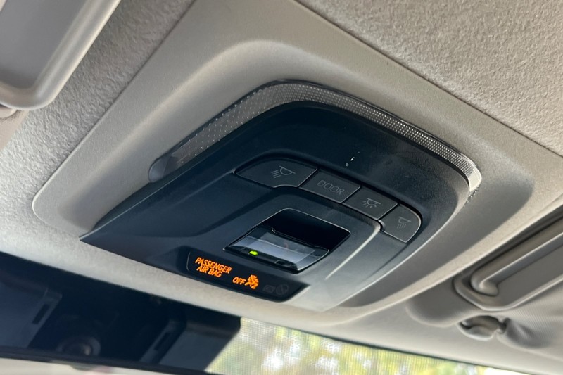 Toyota Corolla Vehicle Full-screen Gallery Image 23