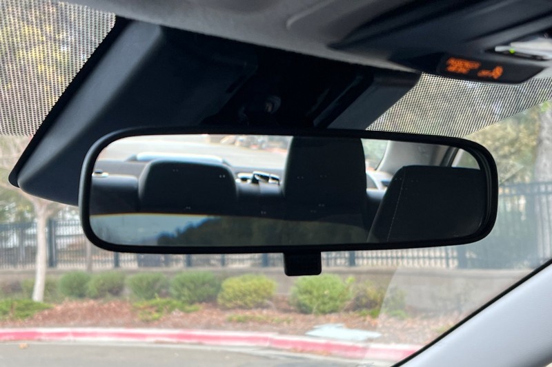 Toyota Corolla Vehicle Full-screen Gallery Image 24