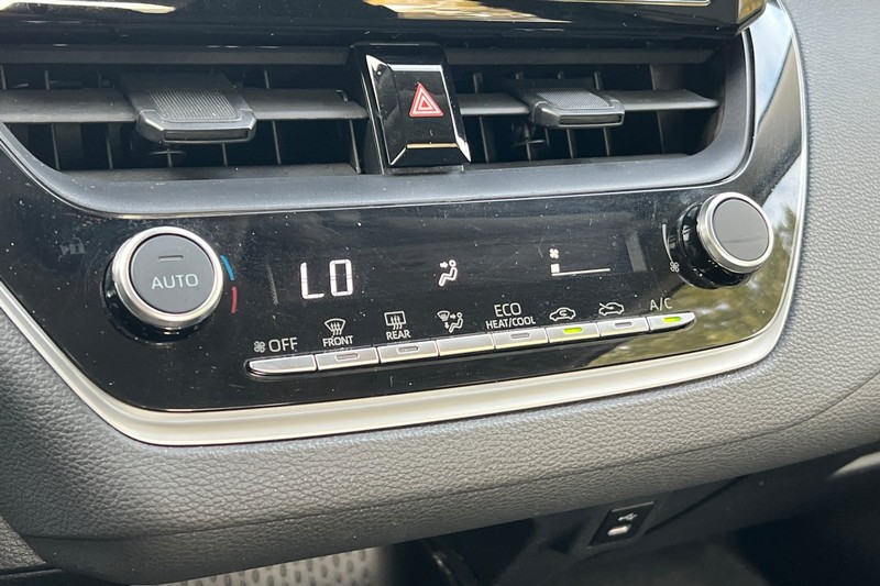 Toyota Corolla Vehicle Full-screen Gallery Image 27