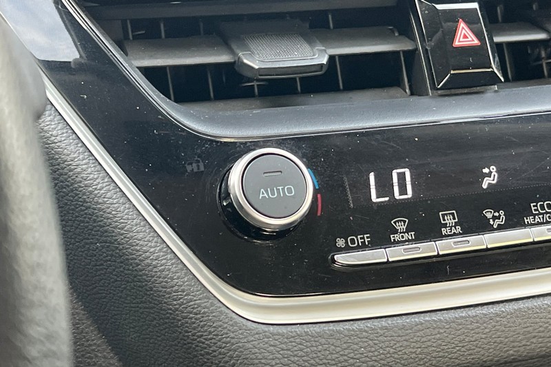 Toyota Corolla Vehicle Full-screen Gallery Image 28