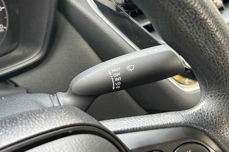 Toyota Corolla Vehicle Full-screen Gallery Image 36