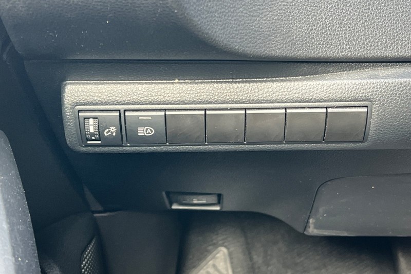 Toyota Corolla Vehicle Full-screen Gallery Image 39