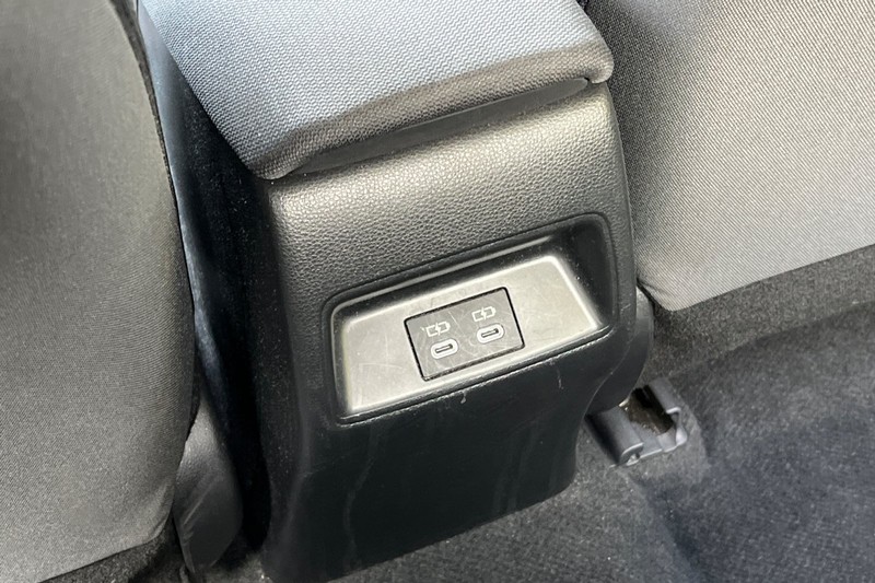 Toyota Corolla Vehicle Full-screen Gallery Image 40