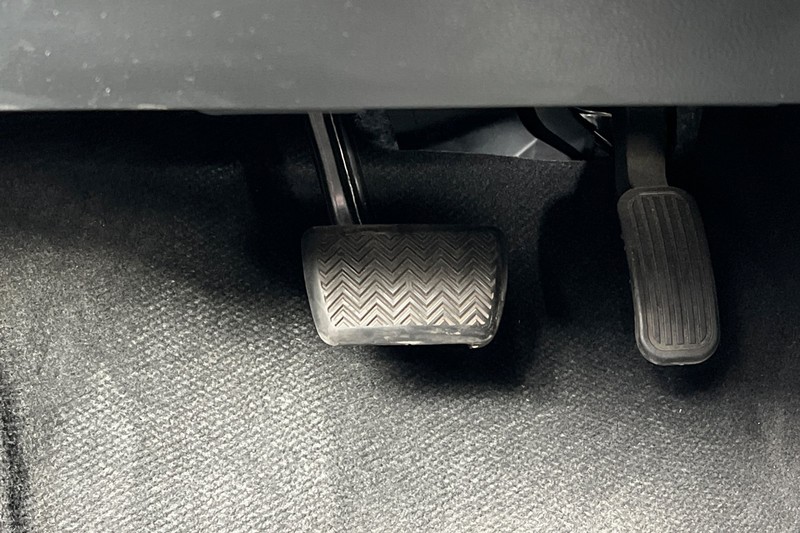 Toyota Corolla Vehicle Full-screen Gallery Image 41