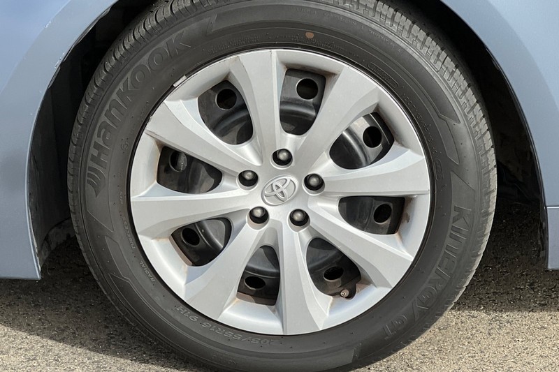 Toyota Corolla Vehicle Full-screen Gallery Image 42