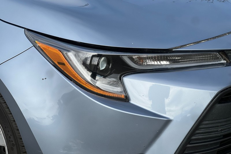 Toyota Corolla Vehicle Full-screen Gallery Image 43