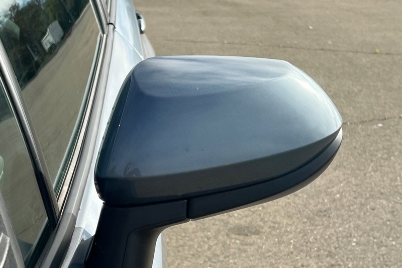 Toyota Corolla Vehicle Full-screen Gallery Image 50