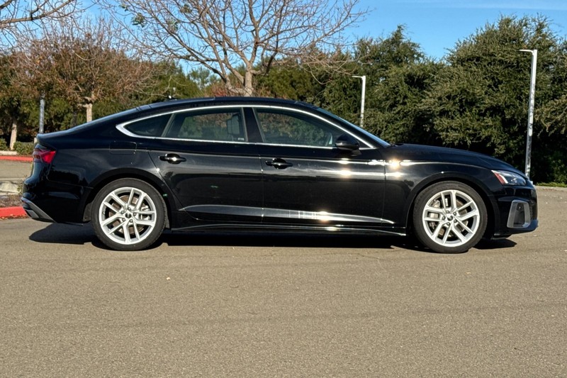 Audi A5 Sportback Vehicle Full-screen Gallery Image 03