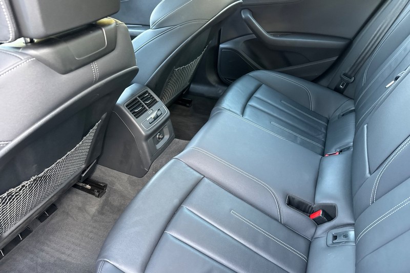 Audi A5 Sportback Vehicle Full-screen Gallery Image 14