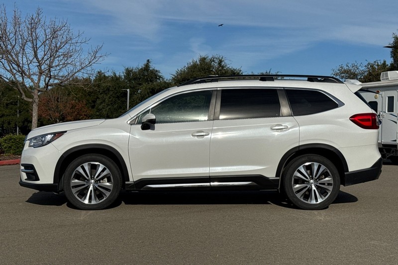 Subaru Ascent Vehicle Full-screen Gallery Image 07