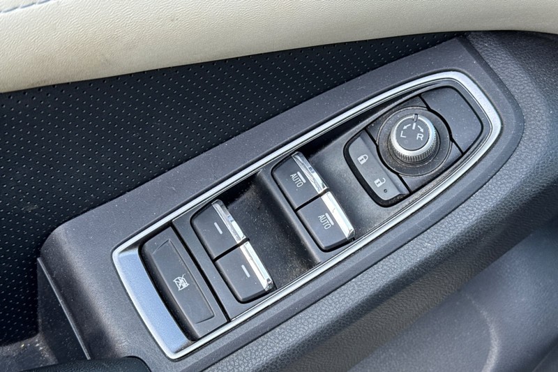 Subaru Ascent Vehicle Full-screen Gallery Image 12