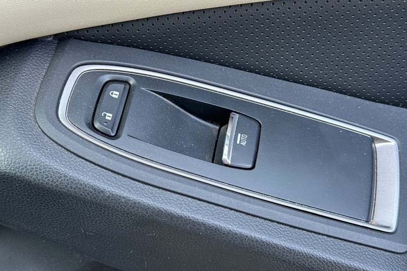 Subaru Ascent Vehicle Full-screen Gallery Image 20