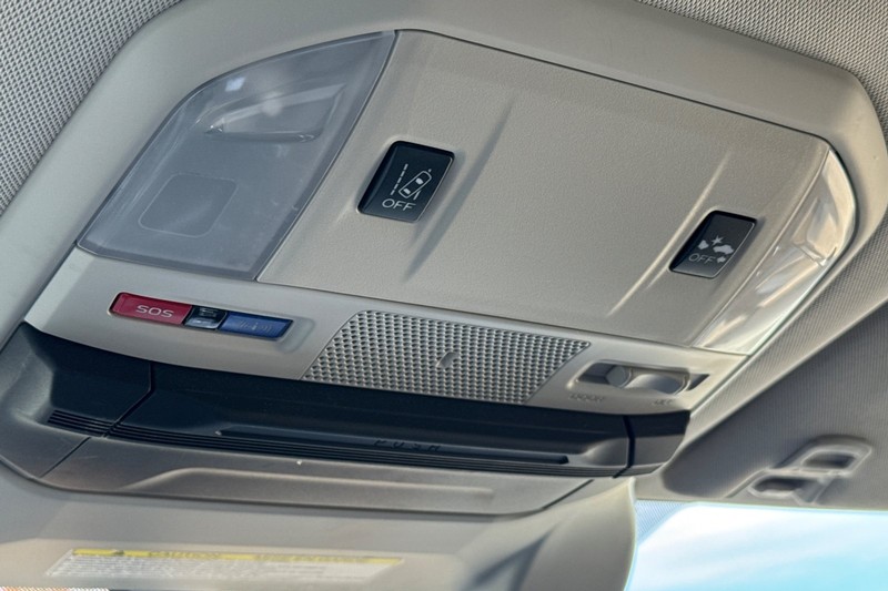 Subaru Ascent Vehicle Full-screen Gallery Image 22