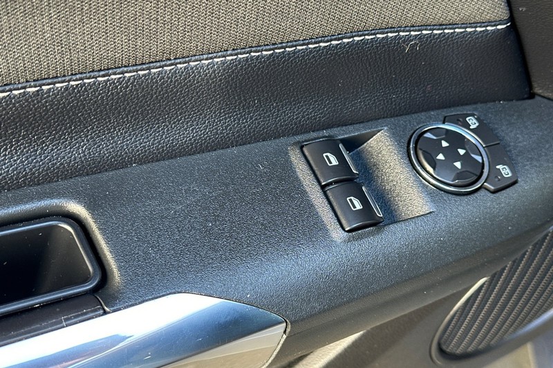 Ford Mustang Vehicle Full-screen Gallery Image 12