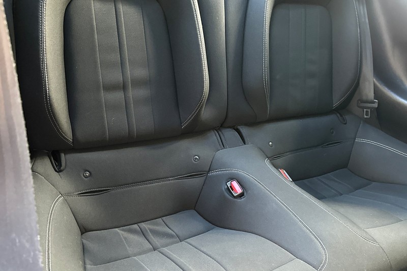 Ford Mustang Vehicle Full-screen Gallery Image 17