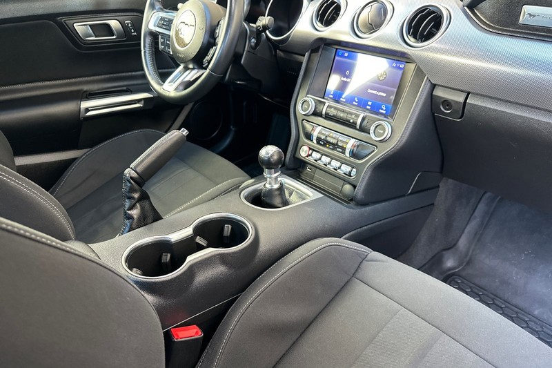 Ford Mustang Vehicle Full-screen Gallery Image 18