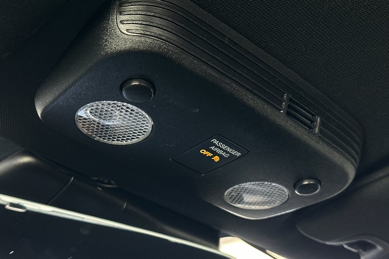 Ford Mustang Vehicle Full-screen Gallery Image 23