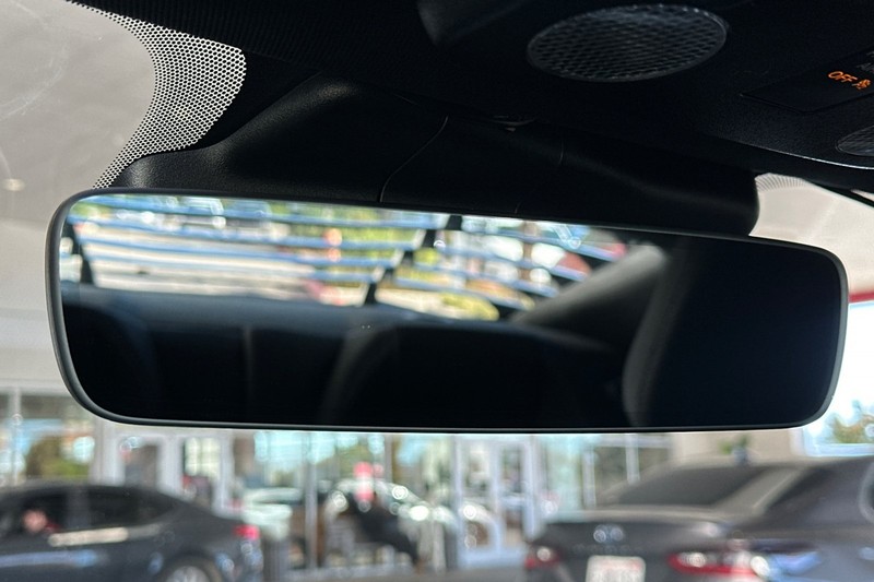 Ford Mustang Vehicle Full-screen Gallery Image 24