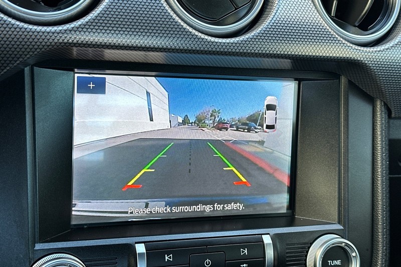 Ford Mustang Vehicle Full-screen Gallery Image 26