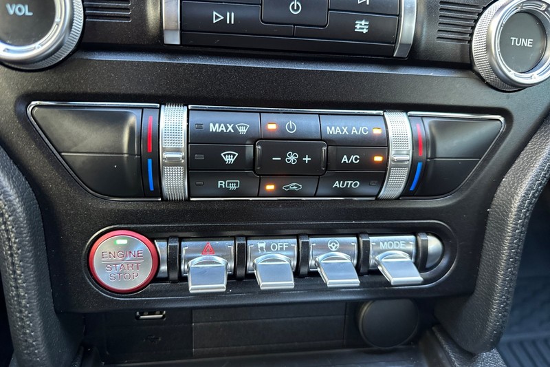 Ford Mustang Vehicle Full-screen Gallery Image 27