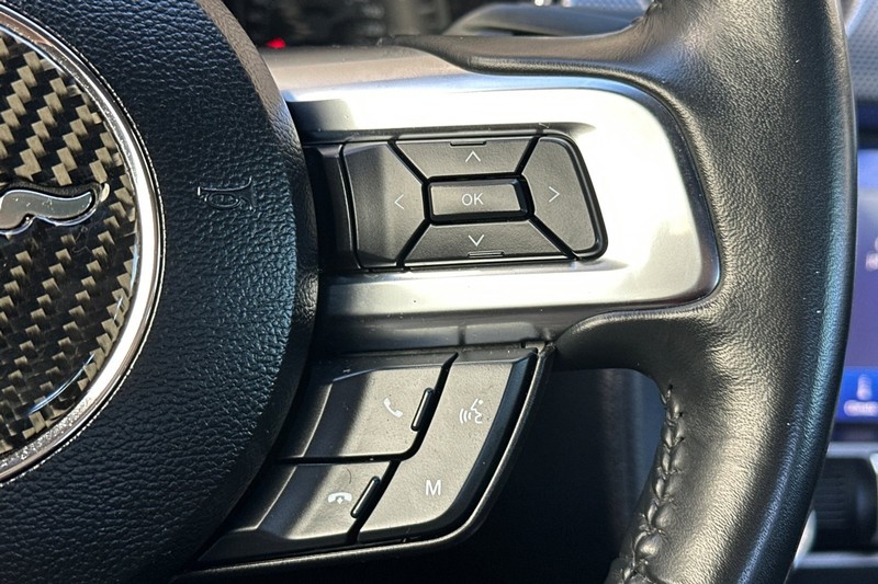 Ford Mustang Vehicle Full-screen Gallery Image 37