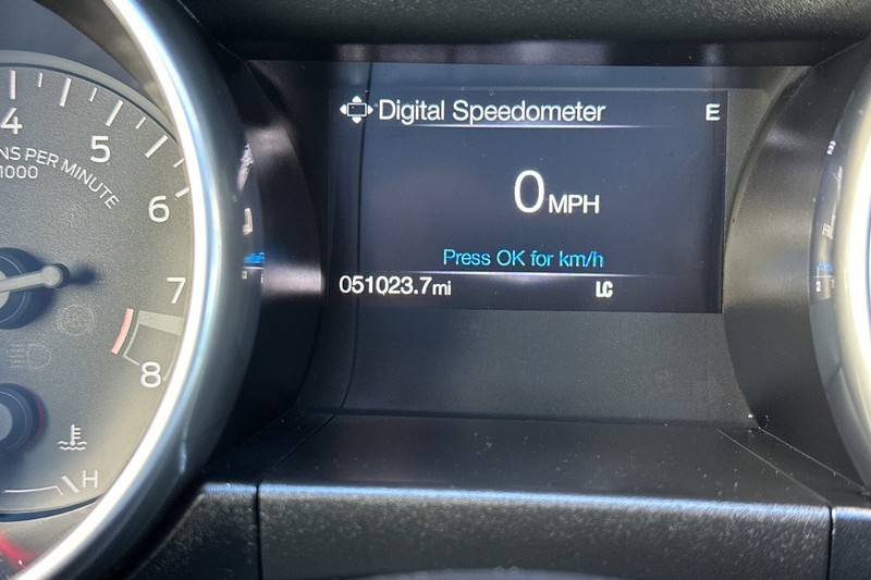 Ford Mustang Vehicle Full-screen Gallery Image 40