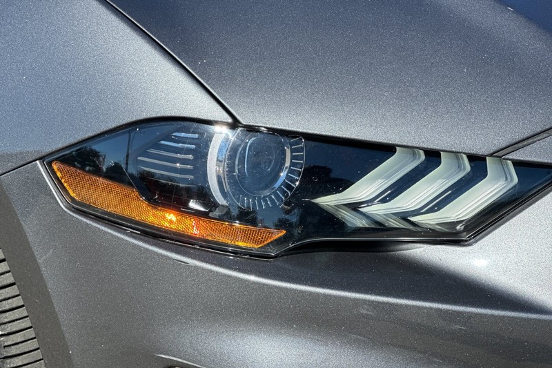 Ford Mustang Vehicle Full-screen Gallery Image 45