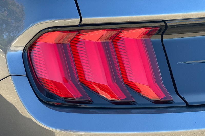 Ford Mustang Vehicle Full-screen Gallery Image 47