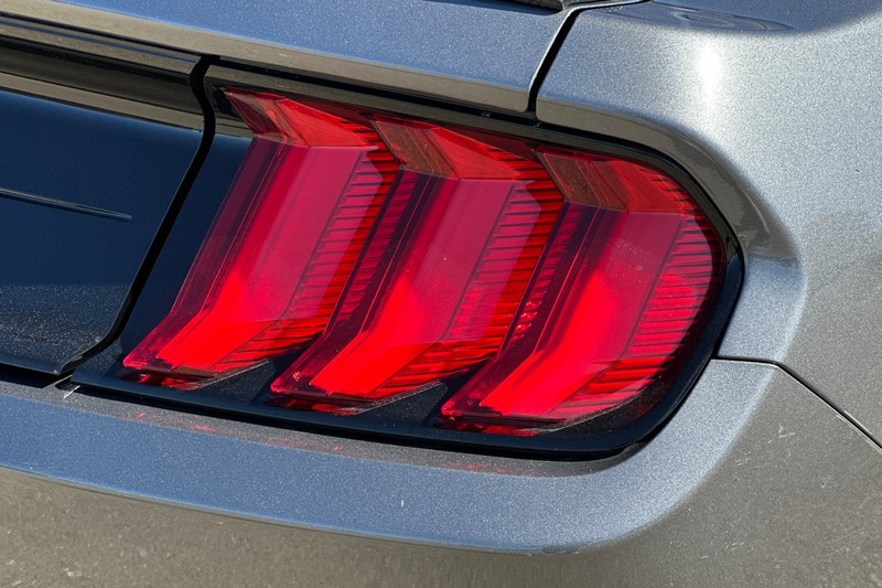 Ford Mustang Vehicle Full-screen Gallery Image 49