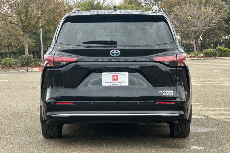 Toyota Sienna Vehicle Full-screen Gallery Image 05