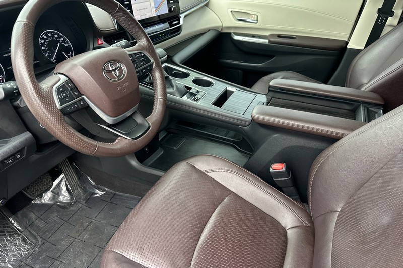 Toyota Sienna Vehicle Full-screen Gallery Image 10