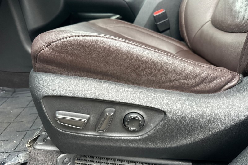 Toyota Sienna Vehicle Full-screen Gallery Image 13