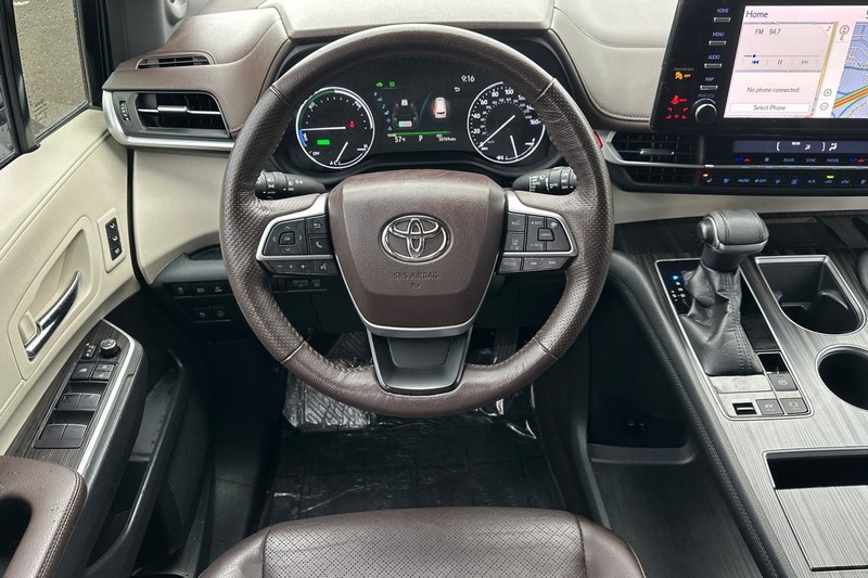 Toyota Sienna Vehicle Full-screen Gallery Image 16