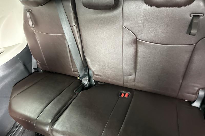 Toyota Sienna Vehicle Full-screen Gallery Image 18