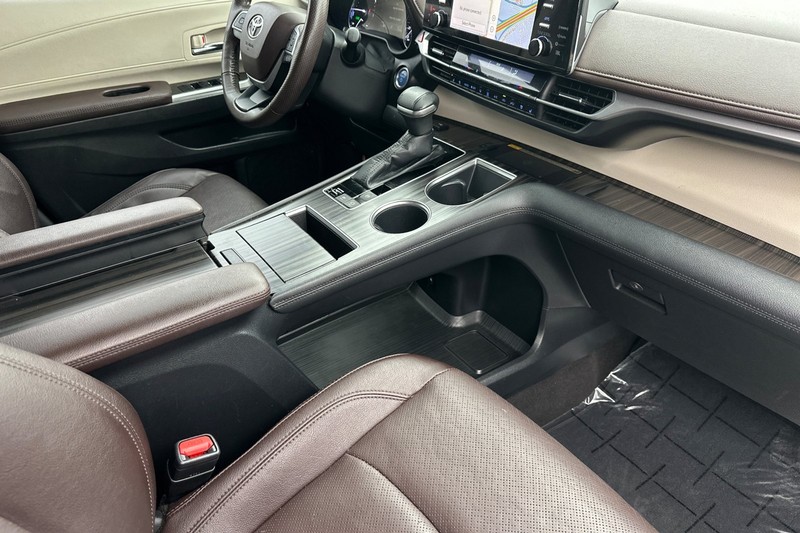 Toyota Sienna Vehicle Full-screen Gallery Image 20