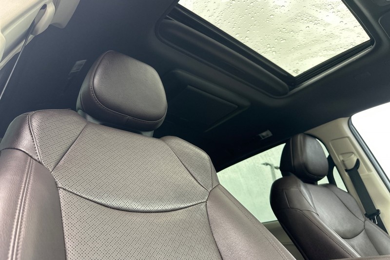 Toyota Sienna Vehicle Full-screen Gallery Image 21