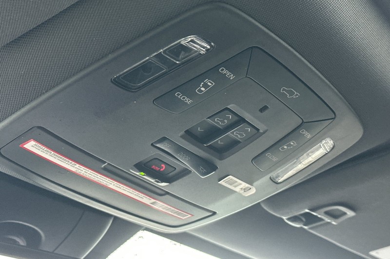 Toyota Sienna Vehicle Full-screen Gallery Image 25