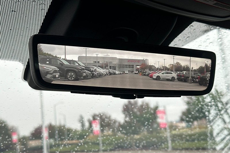 Toyota Sienna Vehicle Full-screen Gallery Image 26