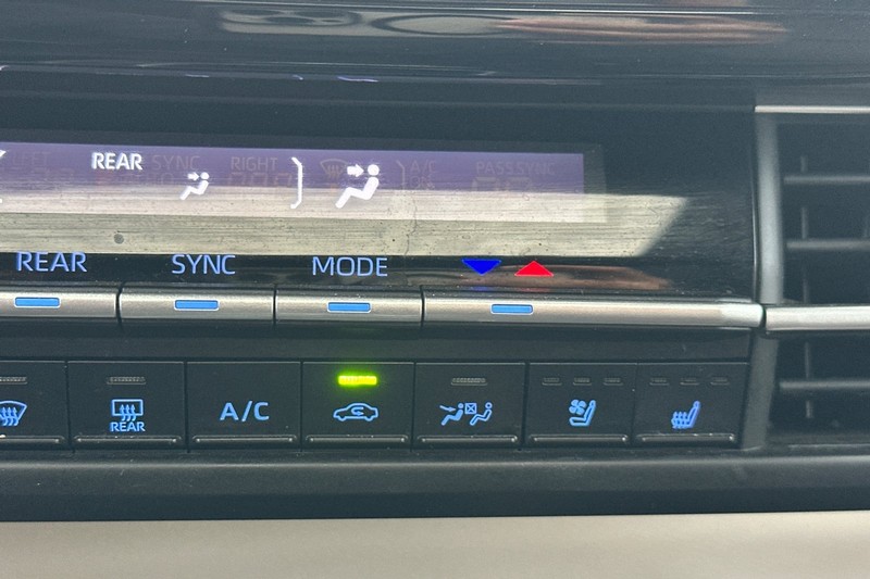 Toyota Sienna Vehicle Full-screen Gallery Image 31