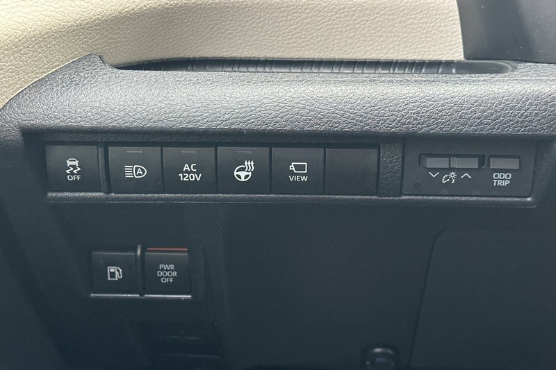 Toyota Sienna Vehicle Full-screen Gallery Image 43