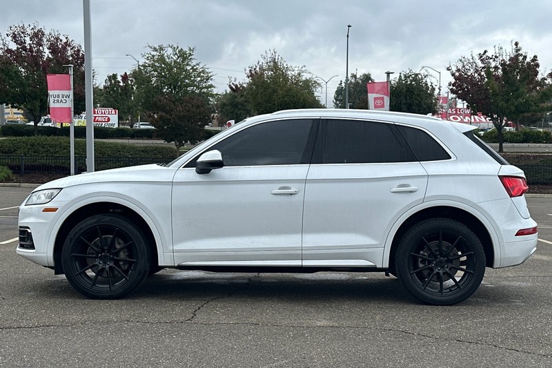 Audi Q5 Vehicle Full-screen Gallery Image 07