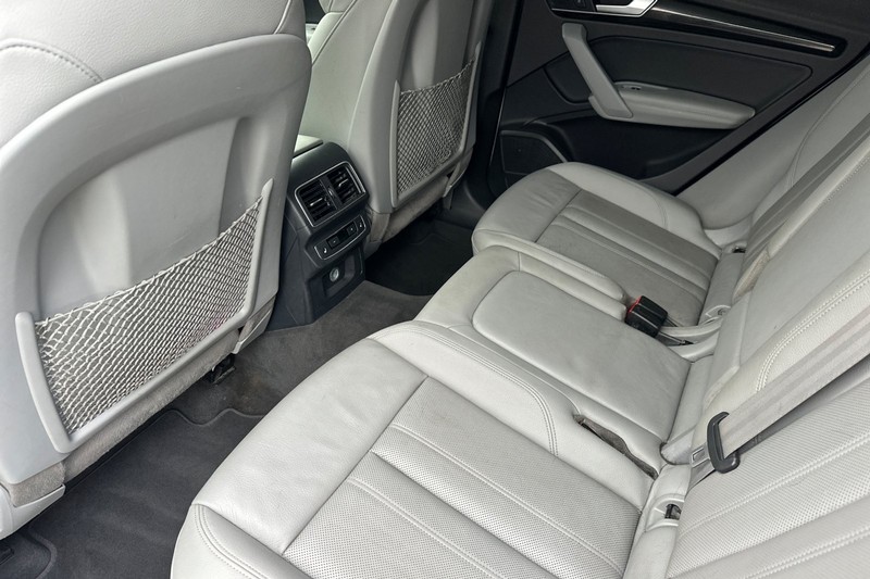 Audi Q5 Vehicle Full-screen Gallery Image 14