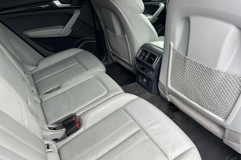 Audi Q5 Vehicle Full-screen Gallery Image 18