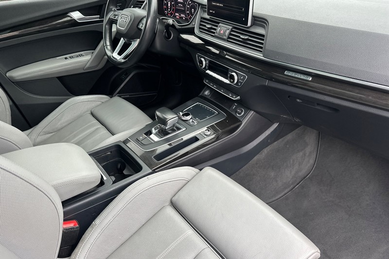 Audi Q5 Vehicle Full-screen Gallery Image 19