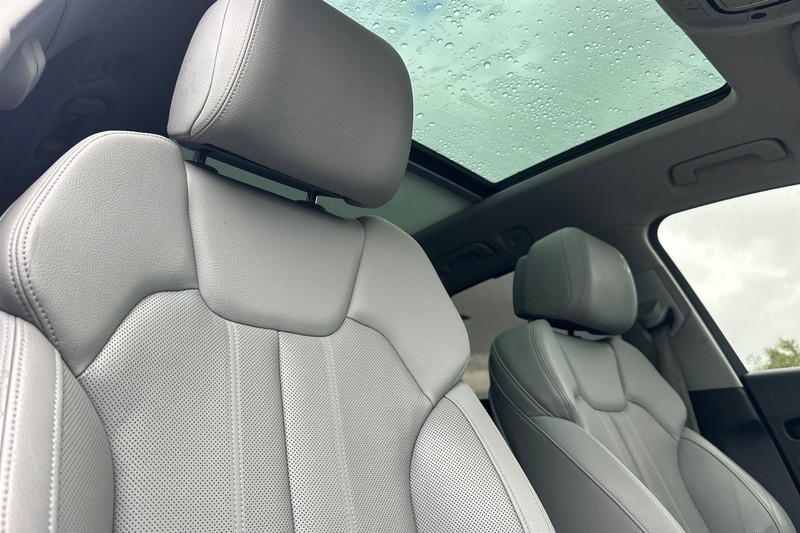 Audi Q5 Vehicle Full-screen Gallery Image 20