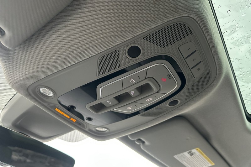 Audi Q5 Vehicle Full-screen Gallery Image 24