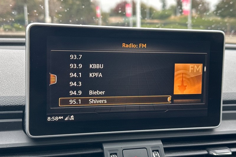 Audi Q5 Vehicle Full-screen Gallery Image 26