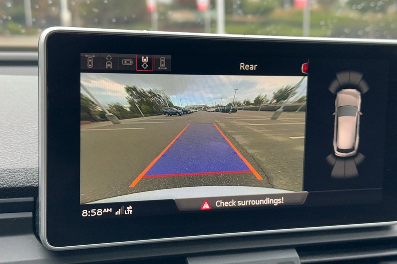 Audi Q5 Vehicle Full-screen Gallery Image 27